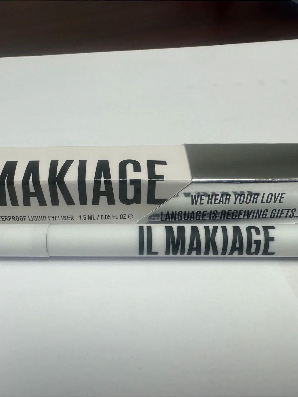 Il Makiage Precision Liquid Eyeliner Pen in Black Card Finish